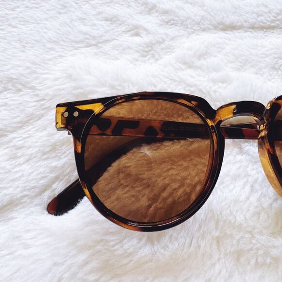 Pablo Tortoise Brown Round Sunglasses - Picture 2 of 12